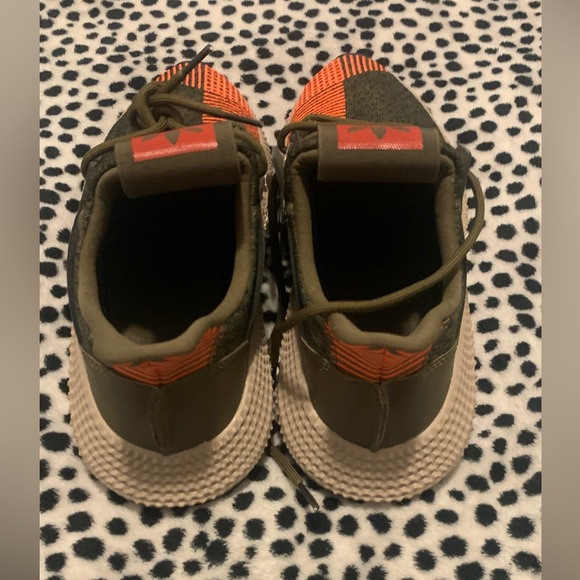 Selling my Adidas prophere brand new size 10 - Picture 3 of 4